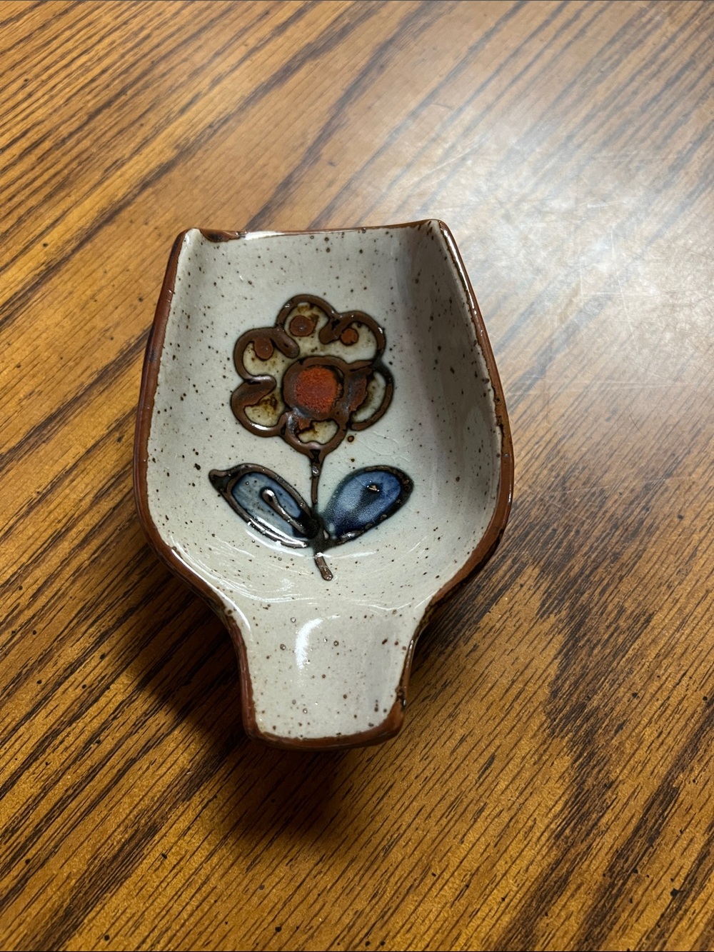 Otagiri Ceramic Spoon Rest with Hand-Painted Flower in Cream, Brown and Blue
